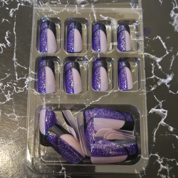 🍒🍒 Purple Press On Nails - Picture 6 of 6